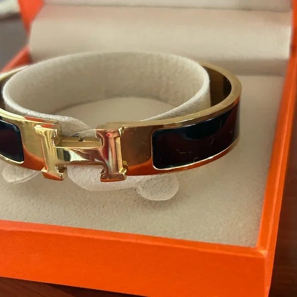 Hermès Clic H Enamel gold Bracelet in Black - Picture 3 of 5